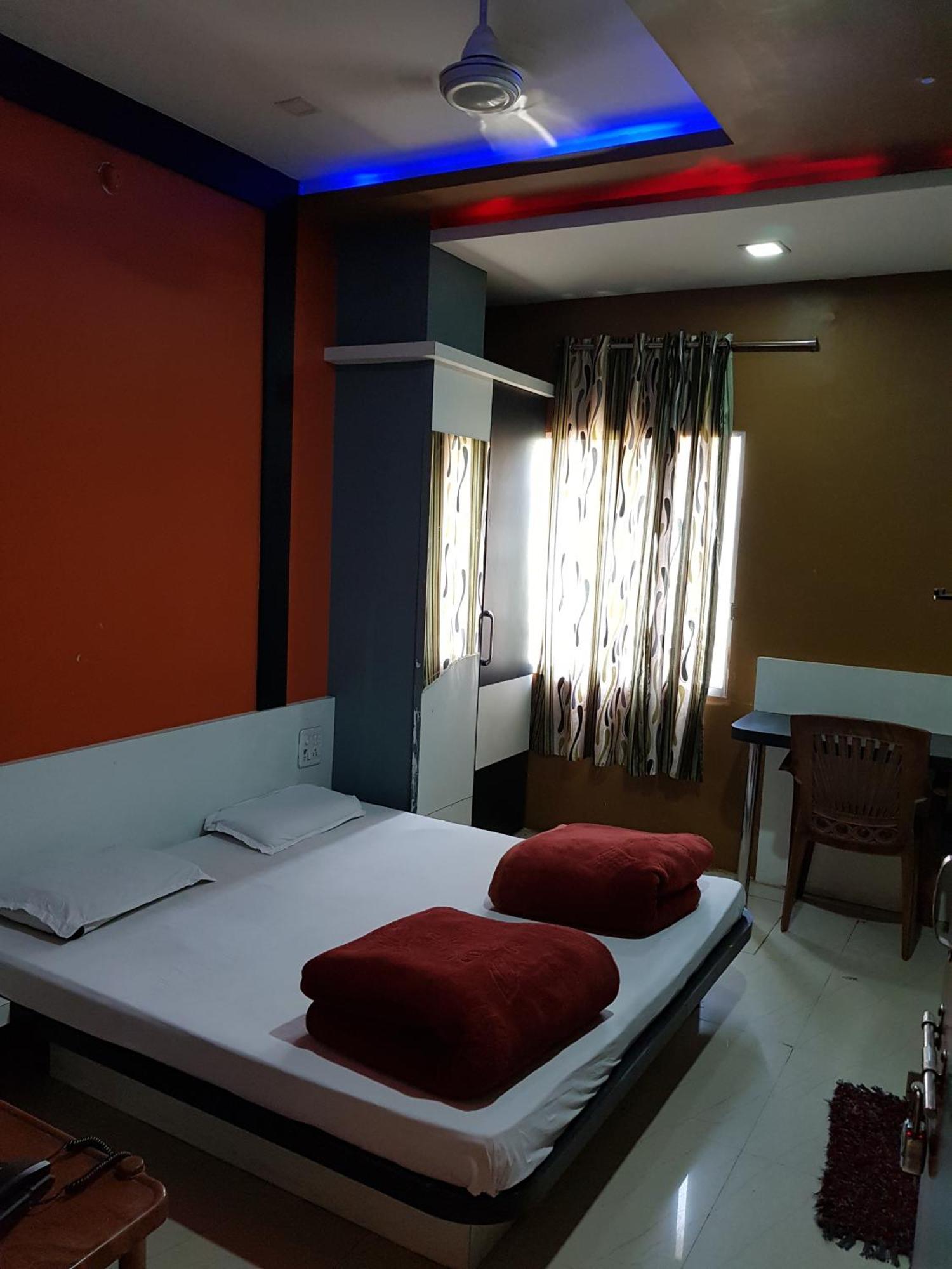 Hotel Shri Radhe Krishna Godarpura Exterior foto